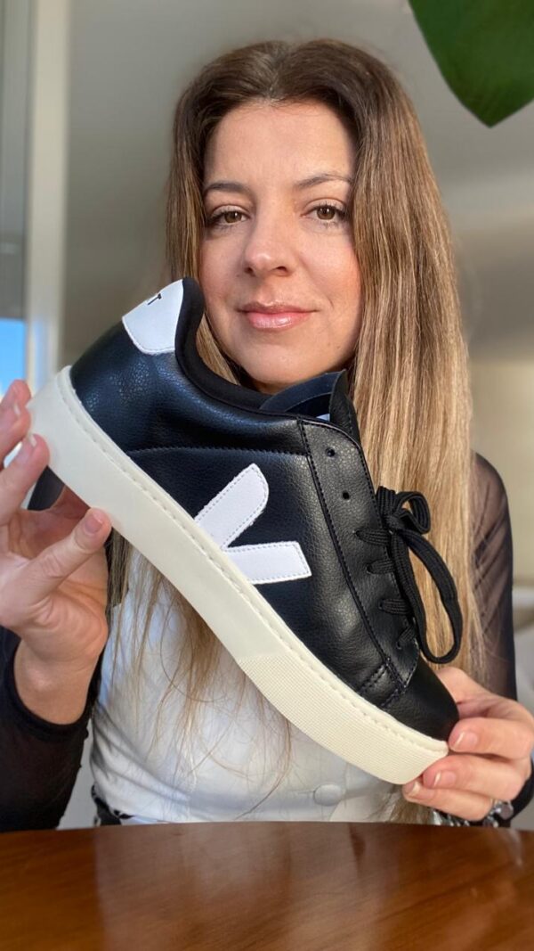 Tenis Ver de Cadarço Preto Branco