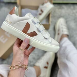 Tenis Ver Velcro Bege Marrom