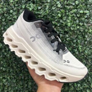 Tenis On Running Degradê Off Branco com Preto