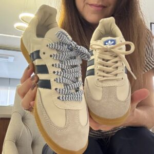 Tenis Feminino Sam de Couro Sintético Off com Azul Marinho