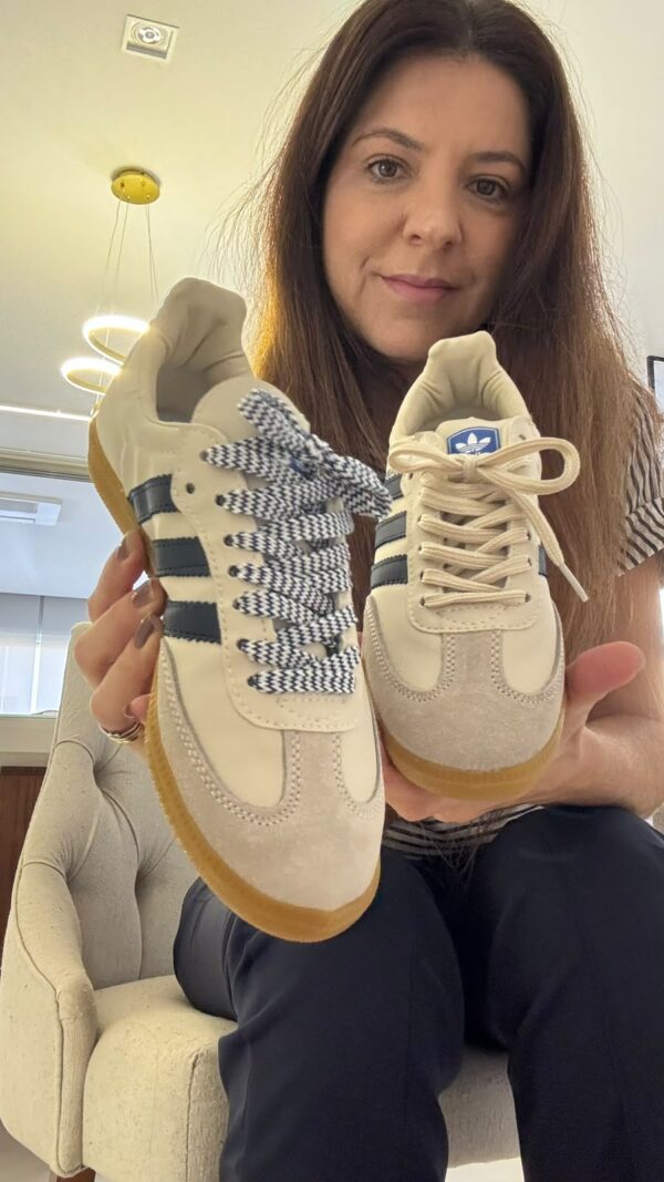 Tenis Feminino Sam de Couro Sintético Off com Azul Marinho