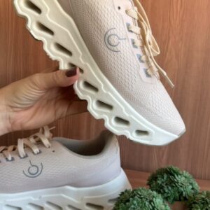 Tenis Feminino OnLavie Bege